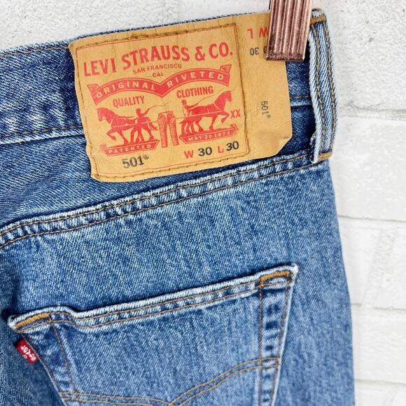 Levi's Men's 501 Original Regular Fit Straight Leg Denim Jeans Blue Size W30/L30 - Picture 9 of 14